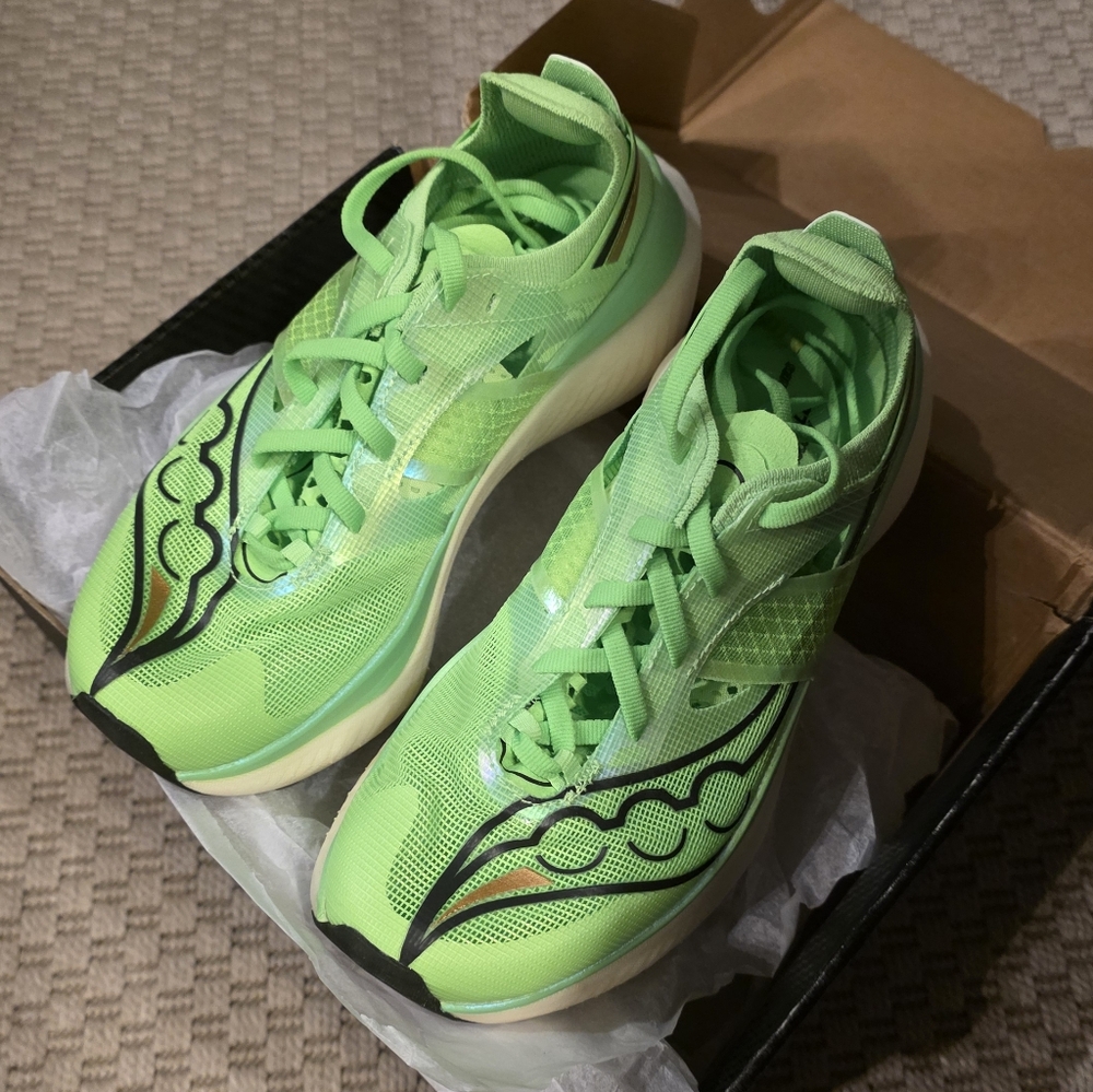 BNIB Sz 6 Womens - Saucony Elite Running Shoes - In Slime Green